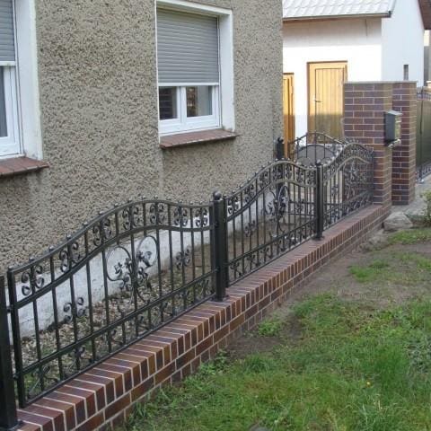 artystyczne metalowe ogrodzenie